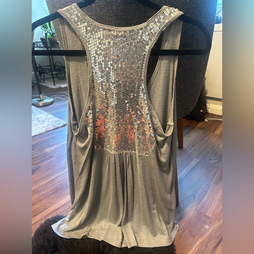 Loveappella Silver/Gray Sequin Back Tank Top - Size Small